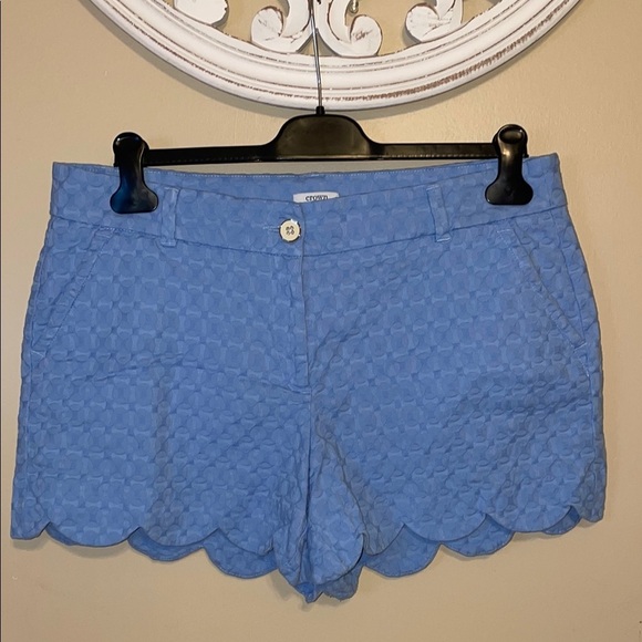 Crown & Ivy women’s 12 shorts Scalloped Shelby blue prep solid basic stretch - Picture 1 of 9